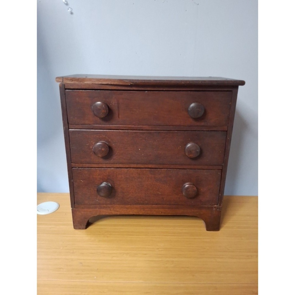 Antique Miniature Table Top Chest Of Drawers. Drawers Functional (SEE PICTURES)